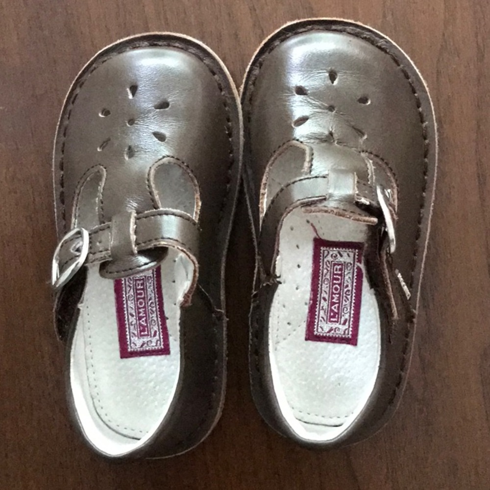 L’AMOUR shoes